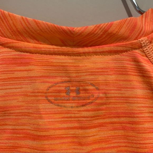 Under Armour Tshirt - Picture 4 of 9